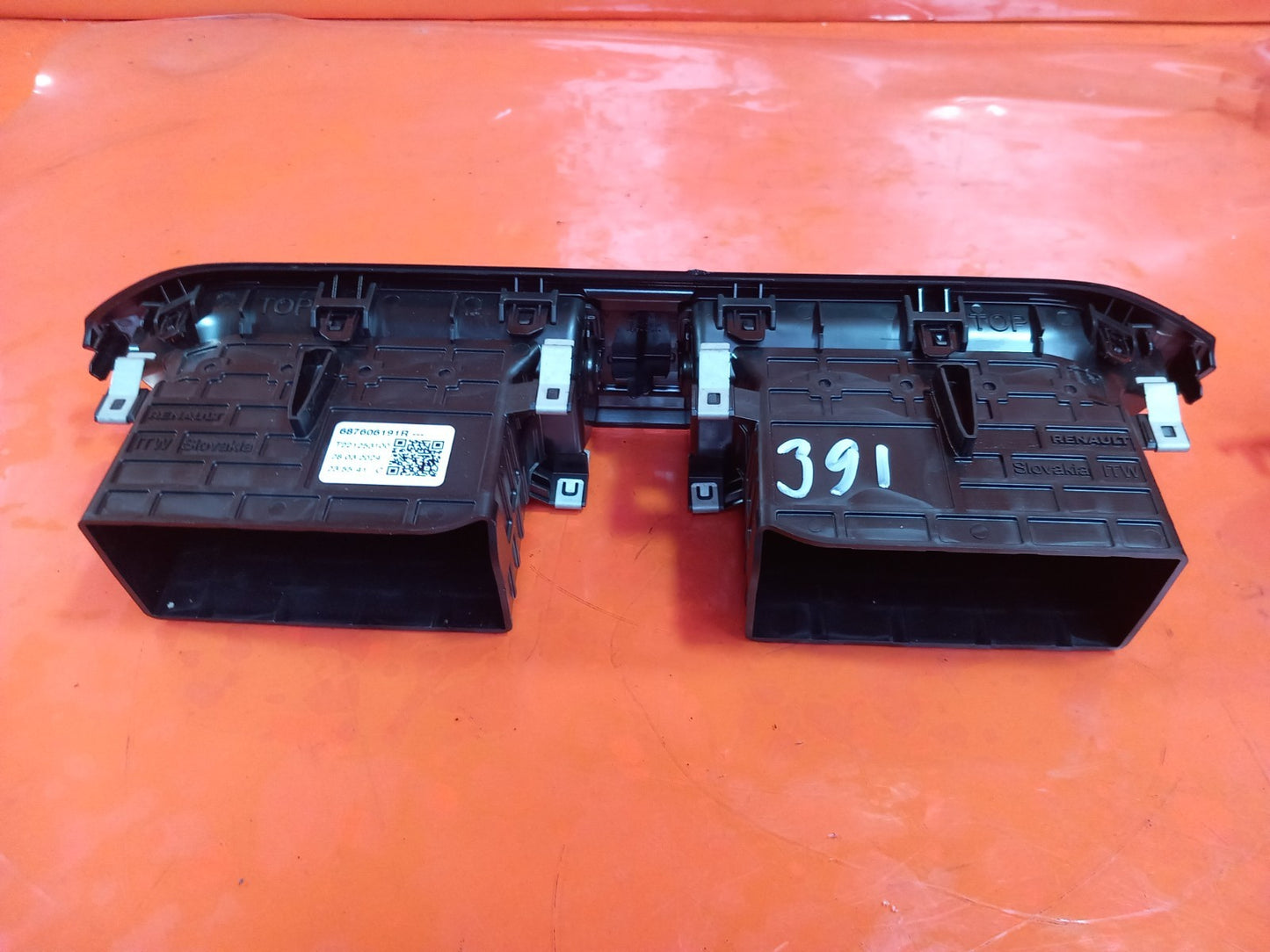 2024 Dacia Jogger Front Left and Middle Air Vents 687606191R Warranty A391 - Image 8