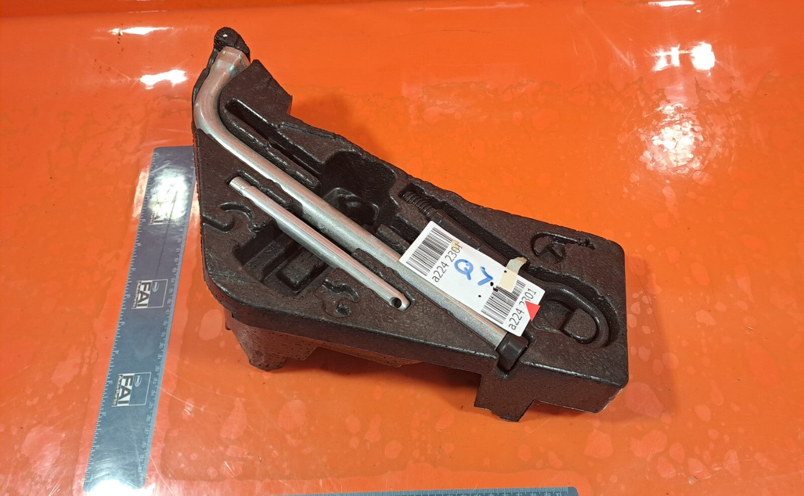 ✅AUDI Q7 S-LINE 3.0 DIESEL 2010 SPARE WHEEL BREAK DOWN TOOL KIT 4L0012113E A224 - Image 1