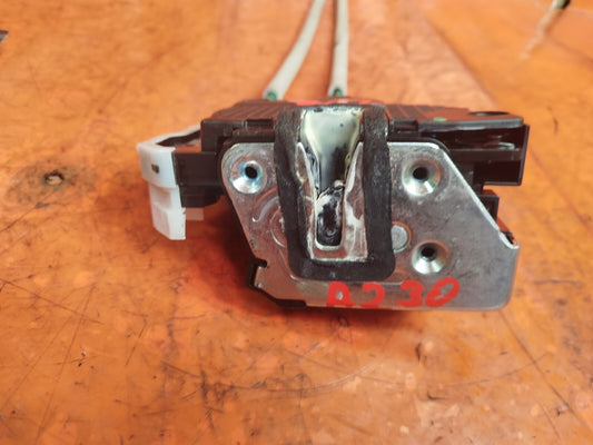 ✅2017 SSANGYONG TIVOLI EX 1.6D FRONT LEFT DOOR LOCK 71210-35000 + WARRANTY A230 - Image 1