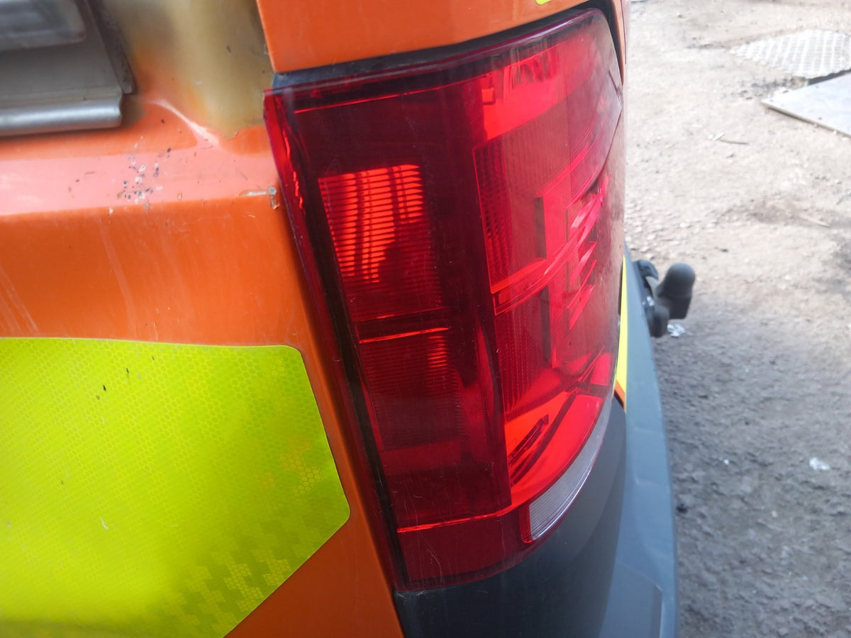 VW Transporter St-Line 2.0 Diesel 2023 Rear Left Tail Light Warranty A416 - Image 4