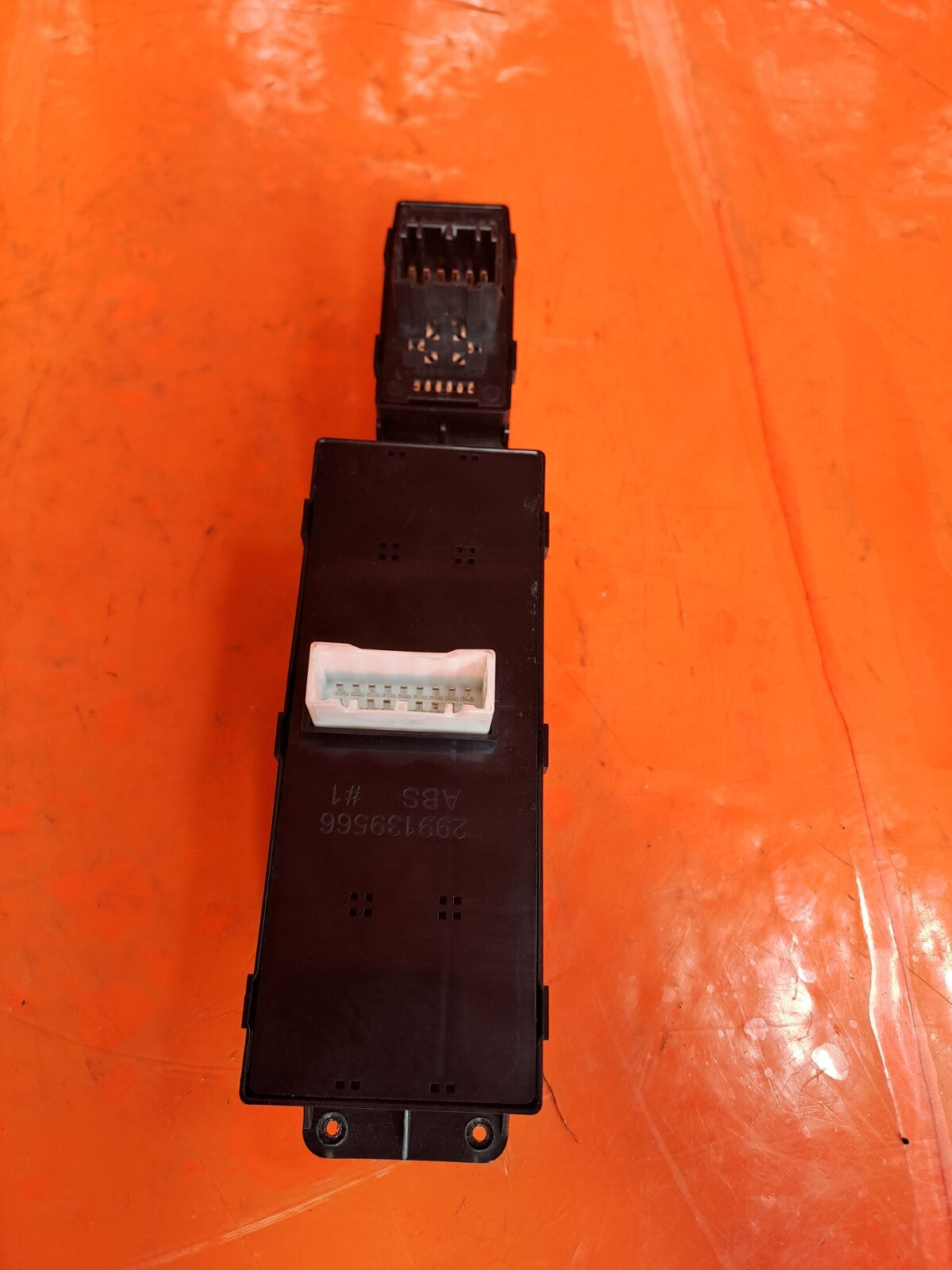 ✅SSANGYONG TIVOLI ELX 1.6 PETROL 2015 FRONT RIGHT WINDOW SWITCH 299139566 A221 - Image 8