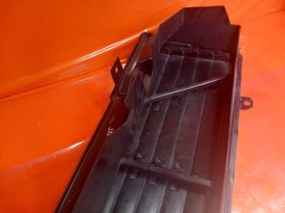 2025 Land Rover Defender L663 Front Grill Shutter L8B2-8475-AC Warranty A396 - Image 7