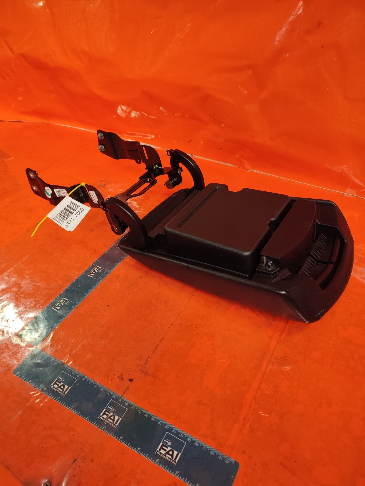 ✅FORD GALAXY ZETEC 2.0 DIESEL 2018 CENTRE CONSOLE LEATHER ARM REST EM2BR045C74 - Image 3