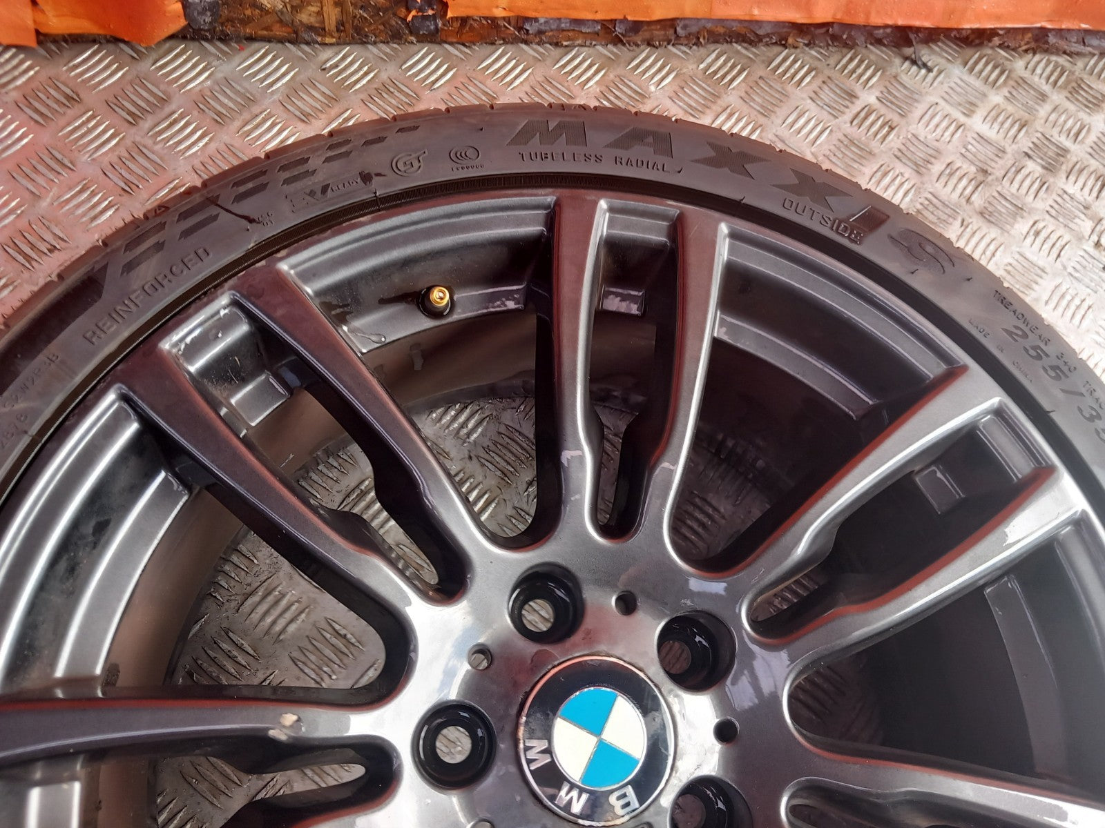 BMW F30 320D Xdrive 2.0 Diesel 2013 Rear Alloy Wheel With Tyre 255/35 R19 - Image 3