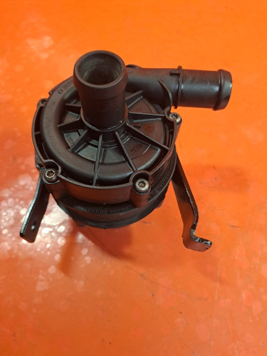 ✅2020 VW GOLF MK8 R-LINE 2.0 TDI AUXILIARY WATER PUMP 04L965567A + WARRANTY A346 - Image 1