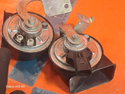 ✅MERCEDES A180 SPORT 1.3 PETROL 2025 ALARM SIREN HORN SIGNAL PAIR A2475403206 - Image 9