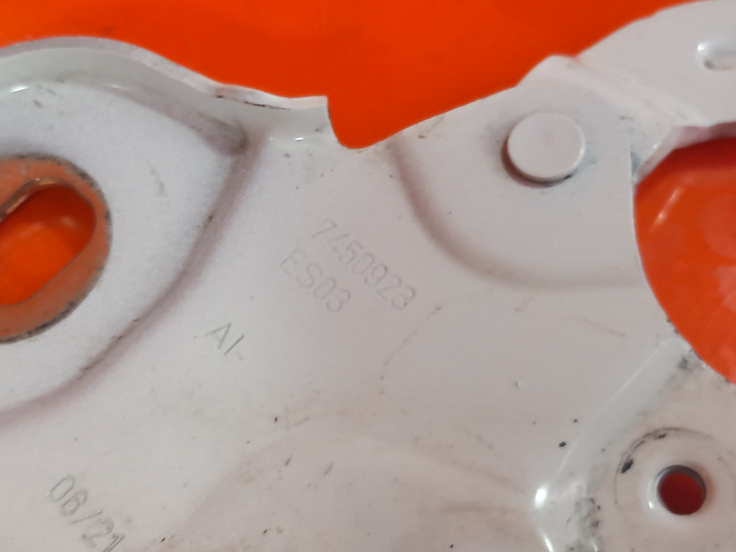 BMW F40 116D 1.5 Diesel 2021 Bonnet Hinges and Actuators 7450923 788258 A365 - Image 10