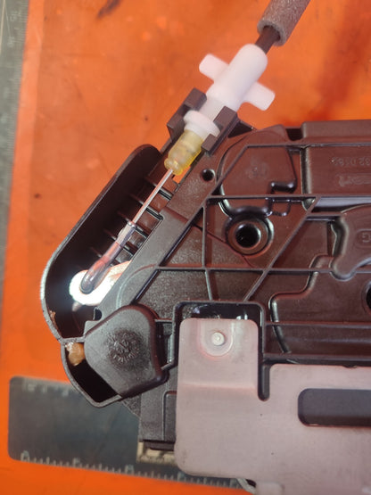 ✅2023 CUPRA BORN V2 EV FRONT RIGHT DOOR LOCK 5TC837016D + WARRANTY A272 - Image 3