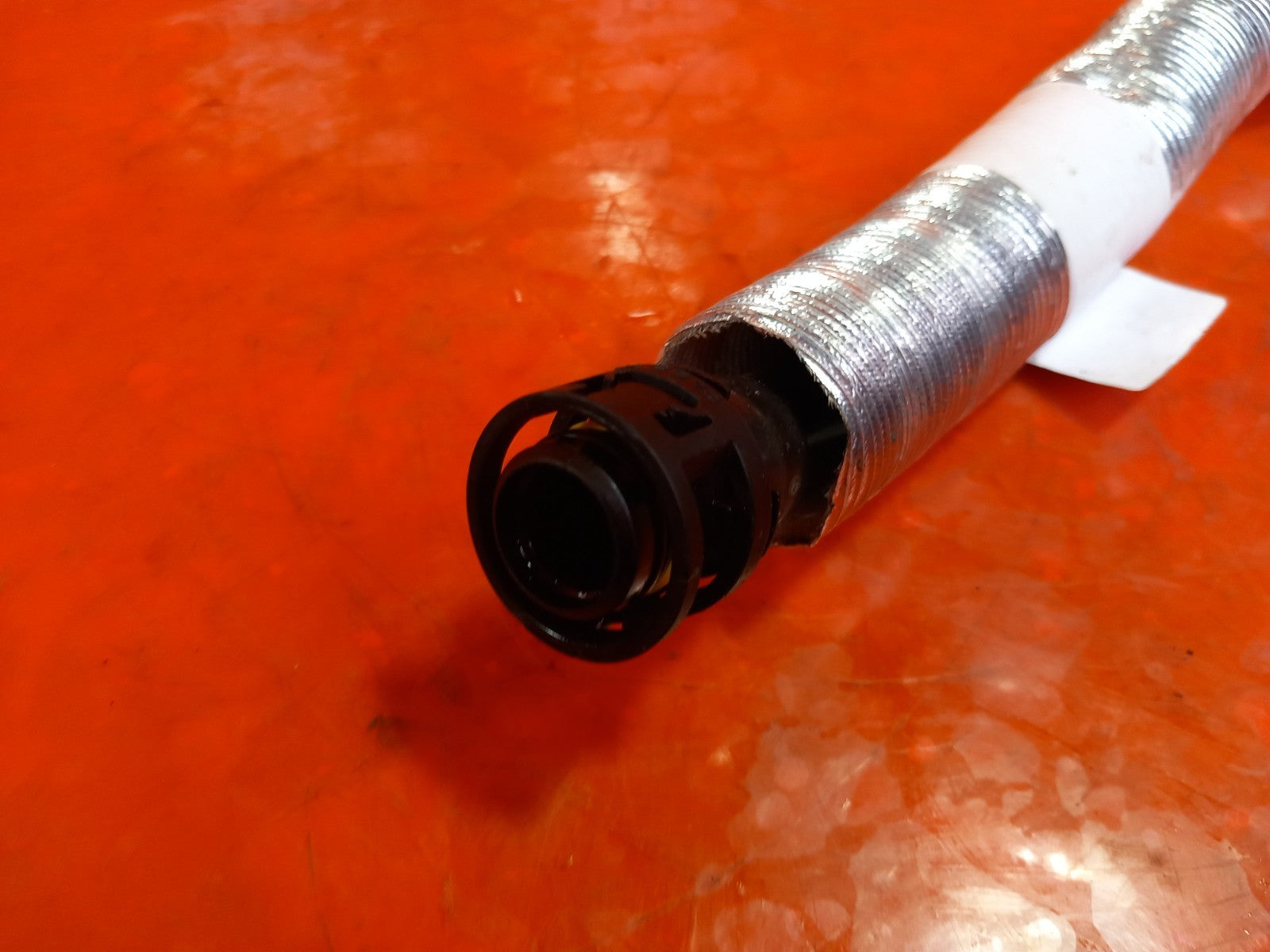 2025 Land Rover Defender L663 Breather Hose Pipe LK62-9K617-BB Warranty A396 - Image 2