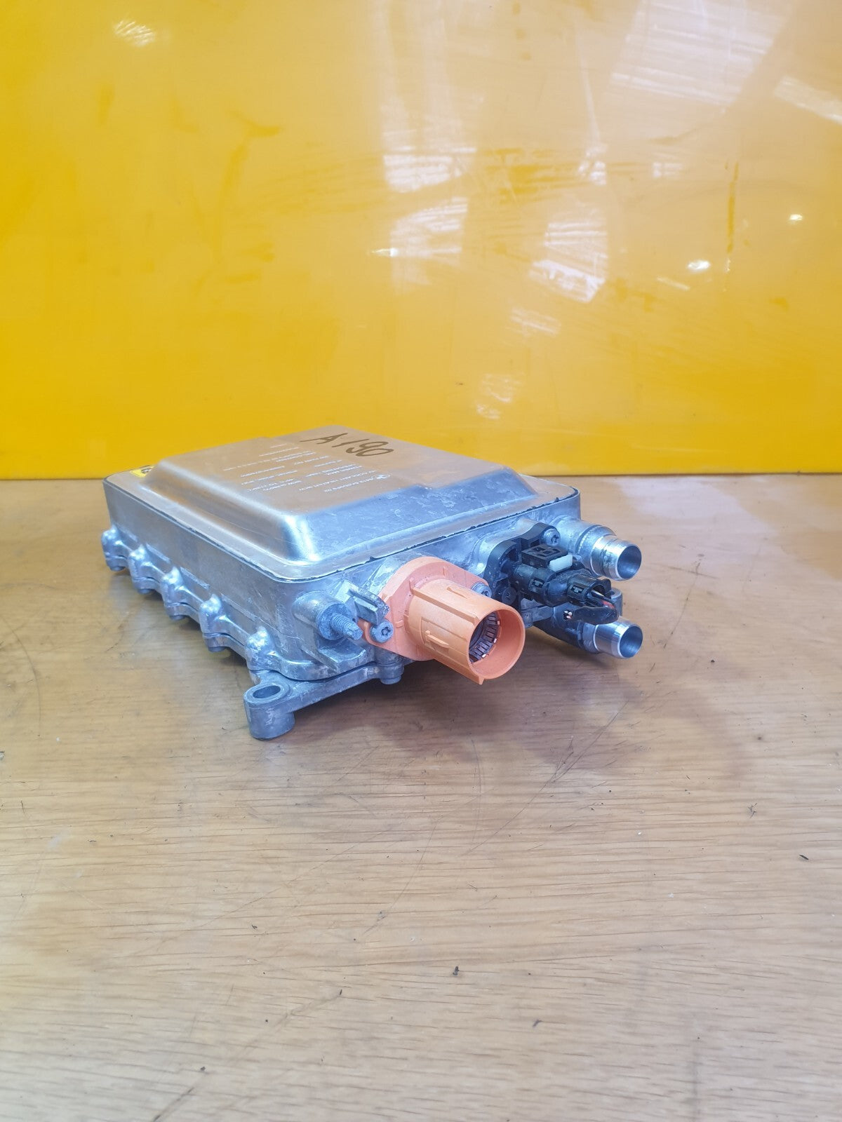 ebay-src:https://i.ebayimg.com/00/s/mtywmfgxmjaw/z/vf4aaoswwwfmayk5/$_57.jpg