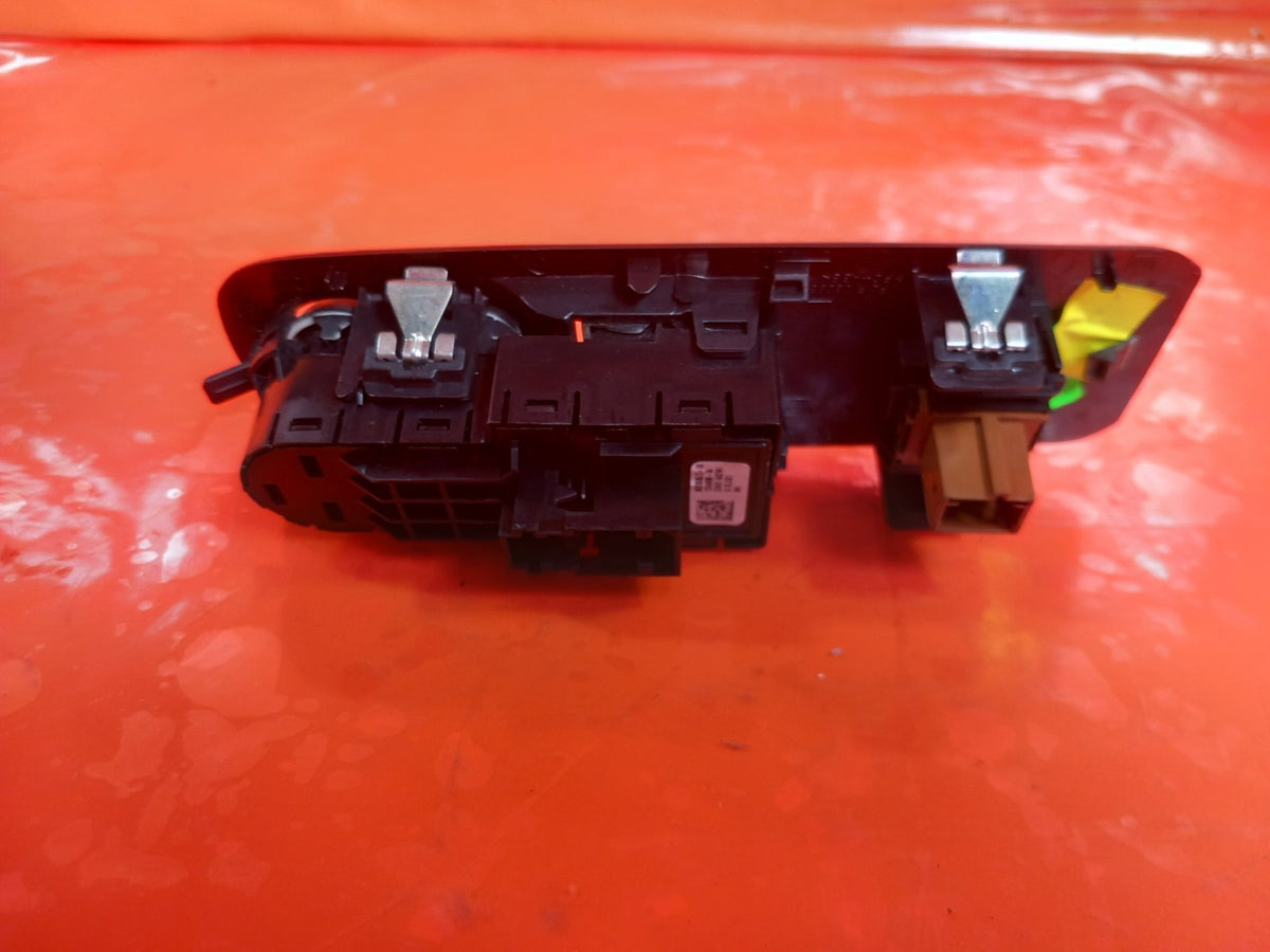 Citroen Berlingo 650 1.5 Diesel 2021 Front Right Window Switch 98329368ZD A415 - Image 6