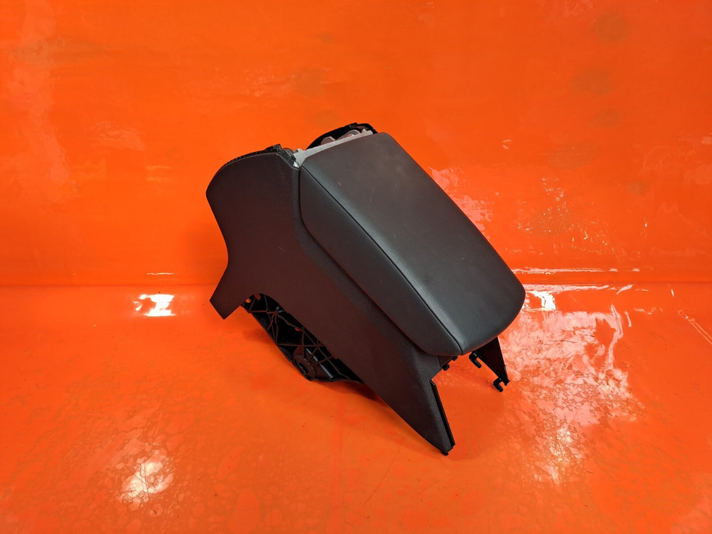 Cupra Leon VZ2 2023 1.4 Petrol ArmRest Assembly 5FA864207C Warranty A227 - Image 1