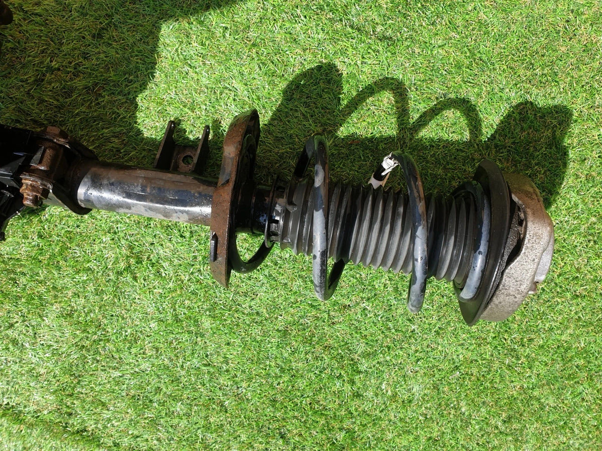 Mercedes W246 1.8 Diesel 2012 Front Left Suspension Leg Hub A2463207713 Warranty - Image 10