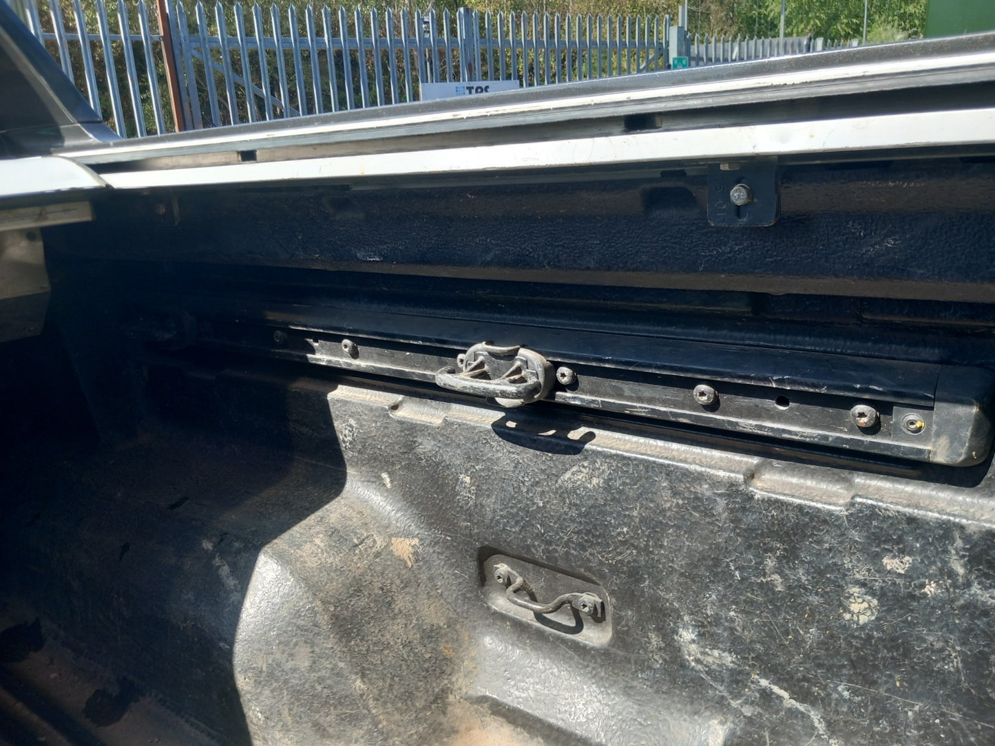 2017 Ford Ranger Wildtrak Rear Boot Lid Trunk Tie Down Rail Right Warranty A401 - Image 1