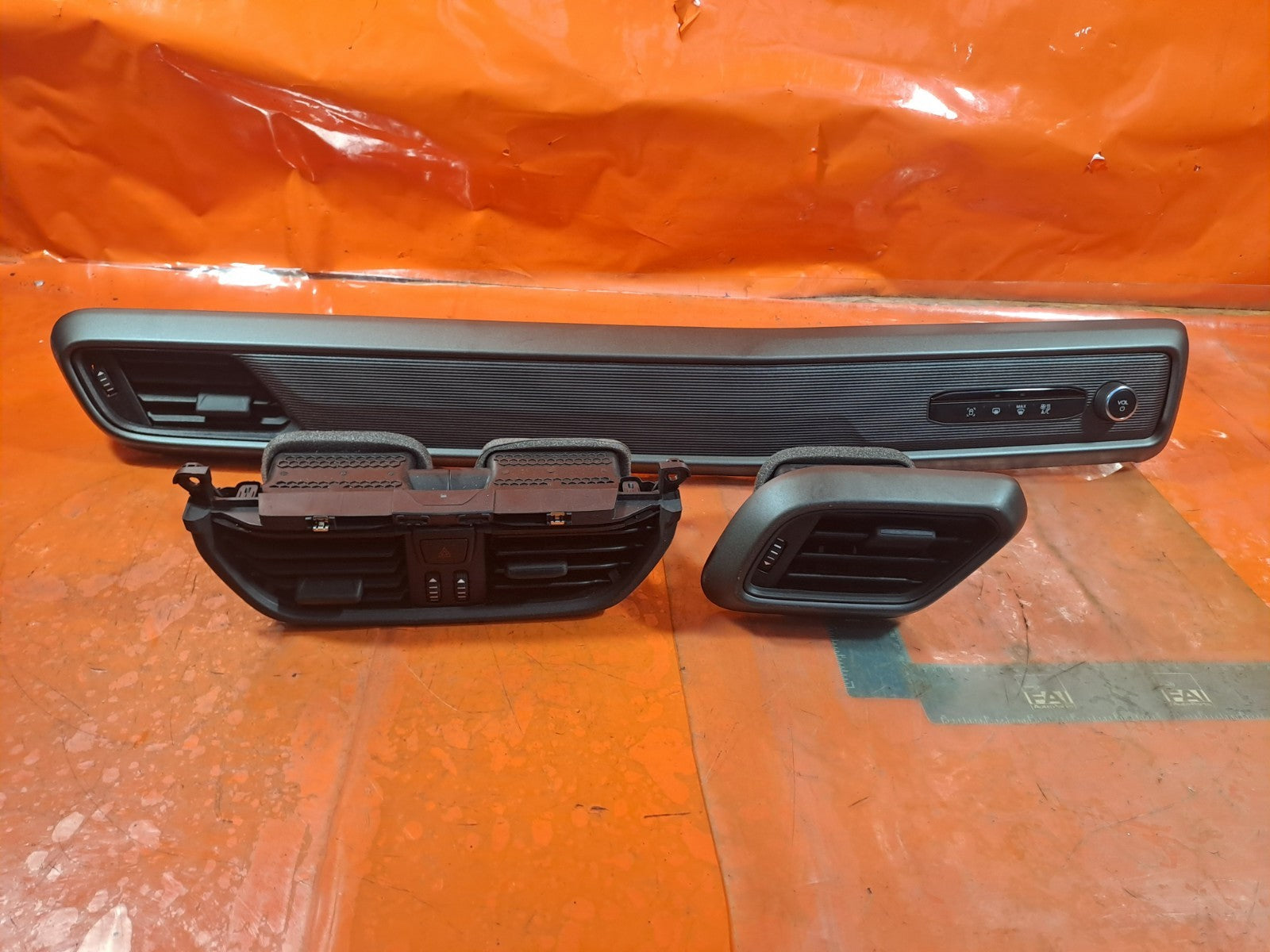 ✅FORD TRANSIT COURIER 1.5 DIESEL 2024 DASHBOARD AIR VENT SET R2X619K617 Warranty - Image 6