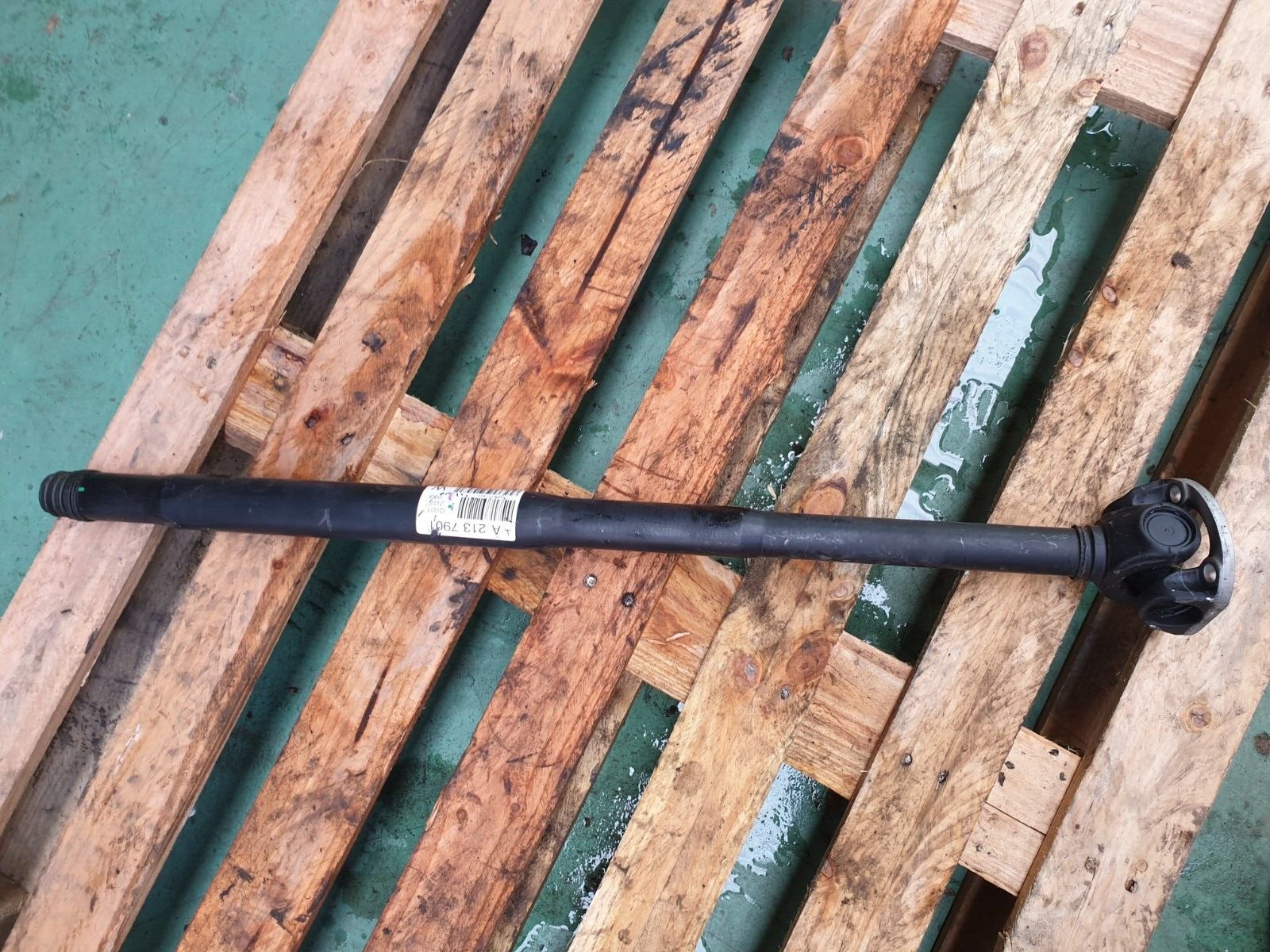 MERCEDES CLS W257 FRONT PROPSHAFT A2134107901 X00 - Image 2