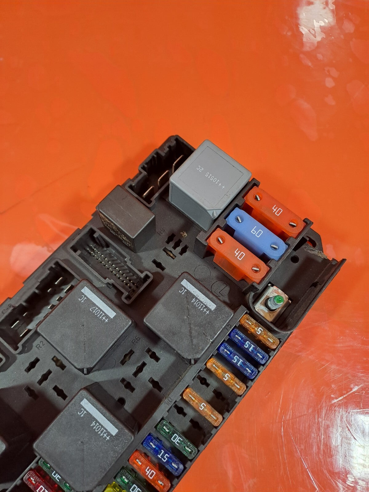 ✅2011 LAND ROVER RANGE ROVER L322 REAR TAILGATE FUSE BOX BH42-14N030-AA A243 - Image 3