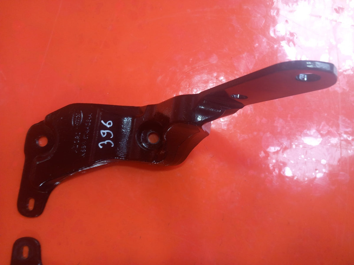 2025 Land Rover Defender L663 Bracket Pair Left Right N8B2-674A39-A A396 - Image 7