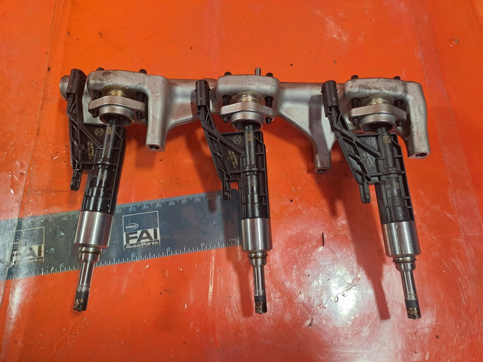 ✅2016 BMW 2 SERIES M240I F22 FUEL INJECTION RAIL 7643082 + WARRANTY A318 - Image 1