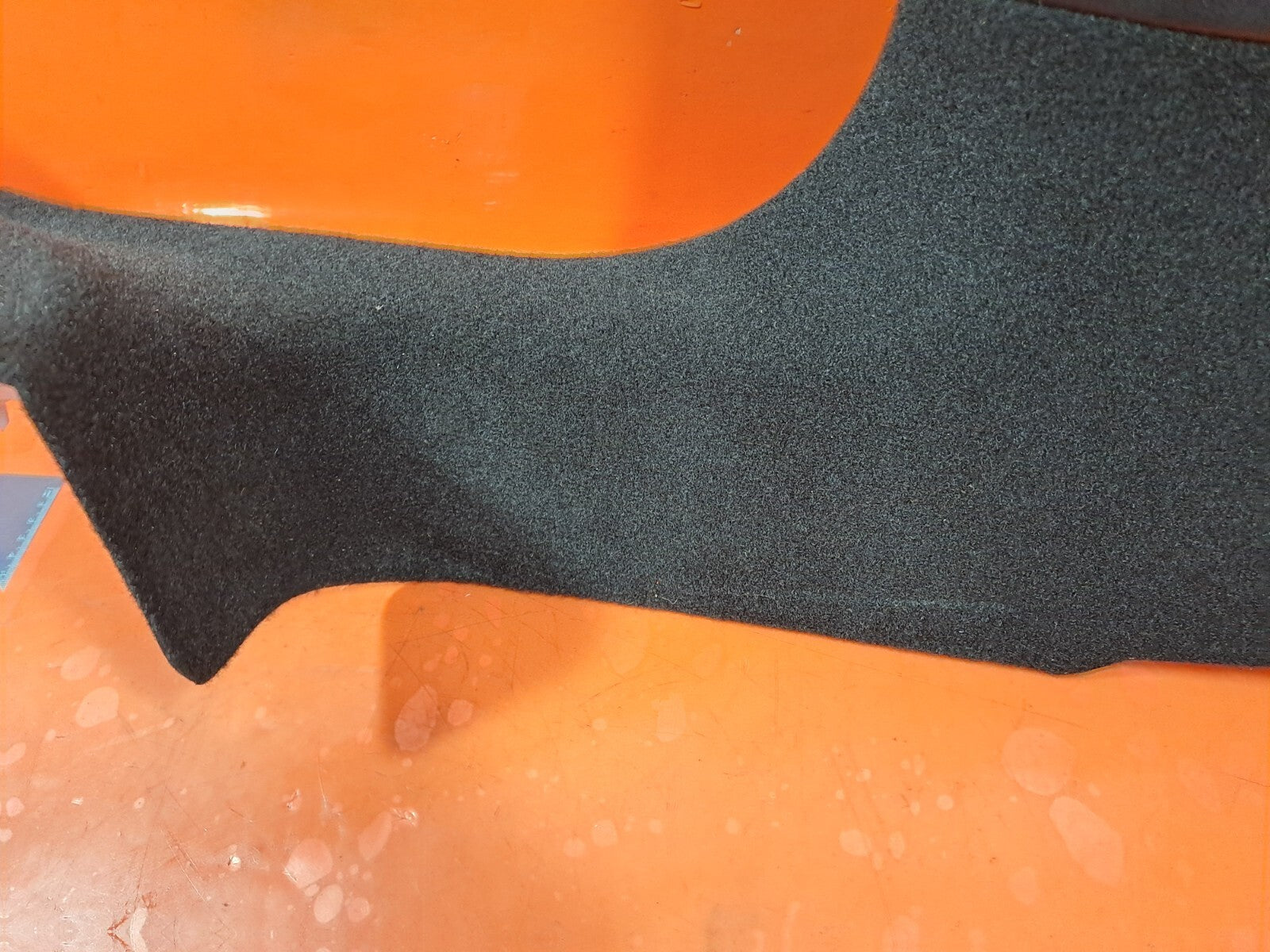 TESLA MODEL 3 LONG 2024 LEFT SIDE LOWER B PILLAR COVER TRIM 1733794-10-E A207 - Image 6