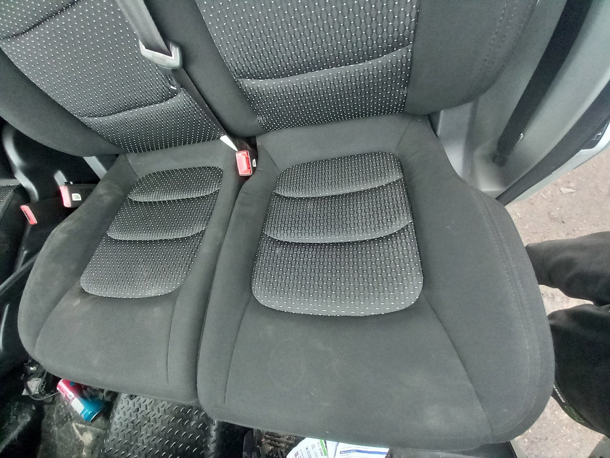 2023 Maxus Deliver 9 Front Left Passenger Double Seat Warranty A425 - Image 4