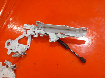 BMW F40 116D 1.5 Diesel 2021 Bonnet Hinges and Actuators 7450923 788258 A365 - Image 3