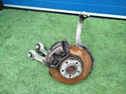 ✅2016 MERCEDES C CLASS W205 FRONT RIGHT WHEEL HUB WITH ARMS A2052200 + WARRANTY - Image 1
