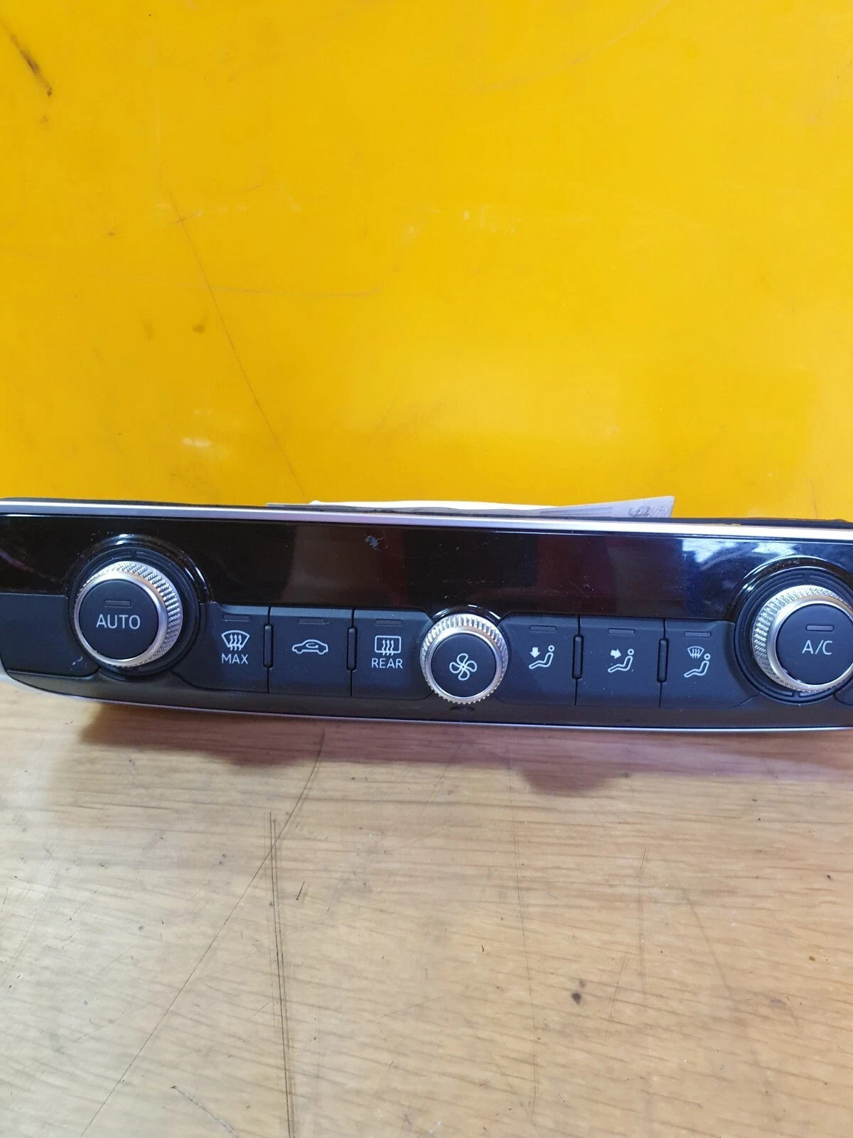 Audi A3 E-Tron 1.4 Petrol 2015 A/C Heater Climate Control Panel 8V0820043F A204 - Image 7