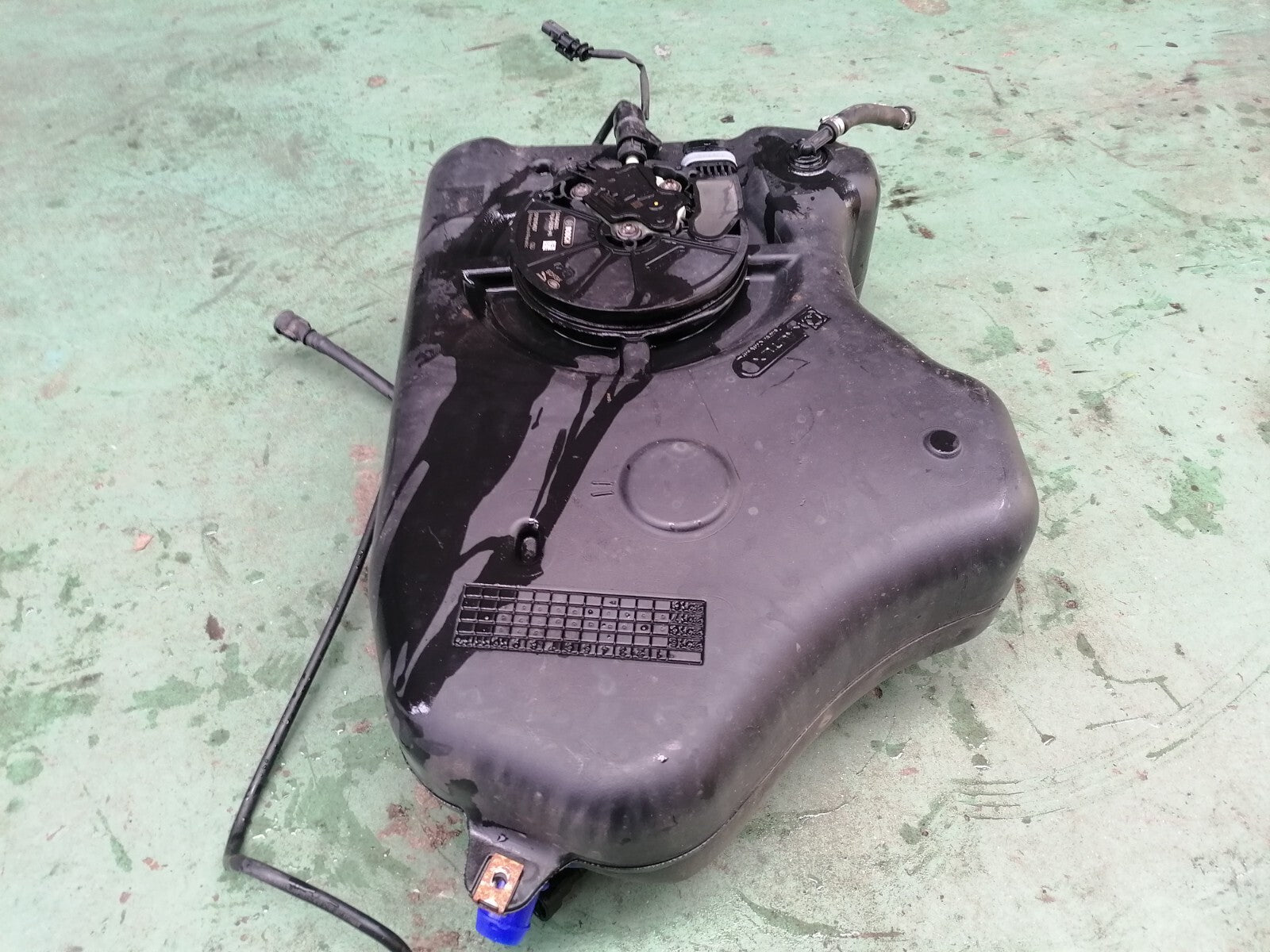 LAND ROVER DISCOVERY 5 L462 2.0D AD BLUE TANK FPLA51229AB - Image 2