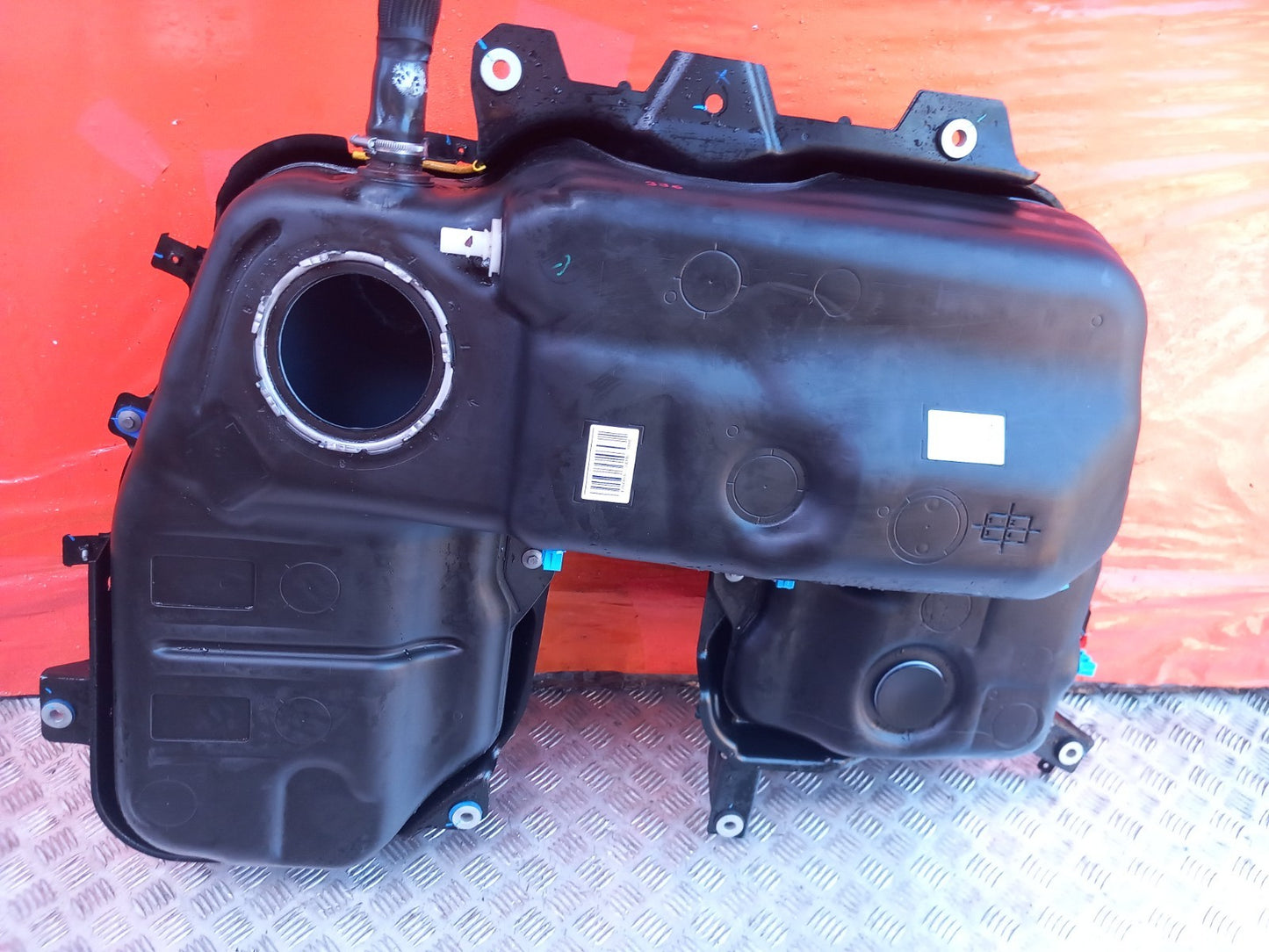2025 Land Rover Defender L663 Fuel Tank MY42-9K007-EF1 Warranty A396 - Image 2