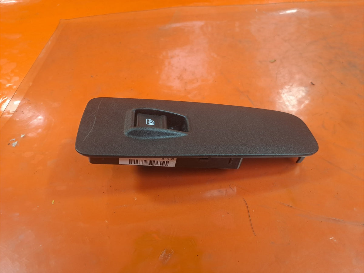 ebay-src:https://i.ebayimg.com/00/s/mtiwmfgxnjaw/z/aucaaeswitnqhwed/$_57.jpg
