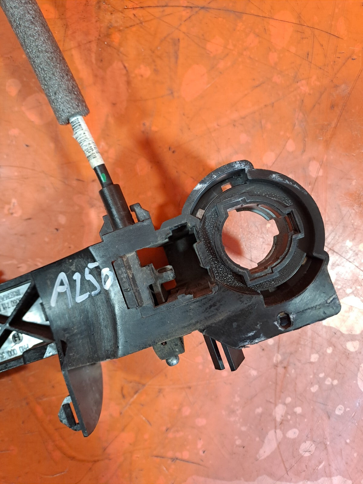 ✅RENAULT TRAFIC MK3 Sl27 1.6 DIESEL 2015 FRONT LEFT EXTERIOR DOOR HANDLE BRACKET - Image 6