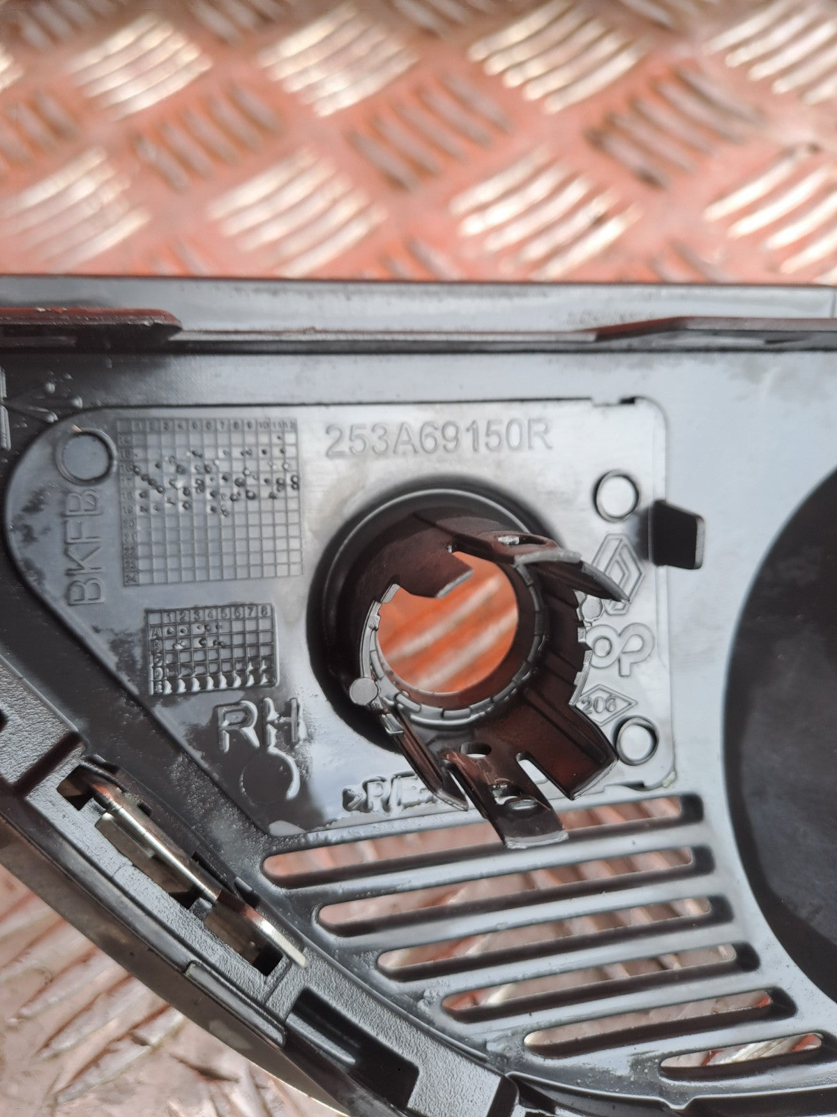 Renault Megane MK4 1.3 Petrol 2019 Front Right Fog Light Surround Trim Warranty - Image 7