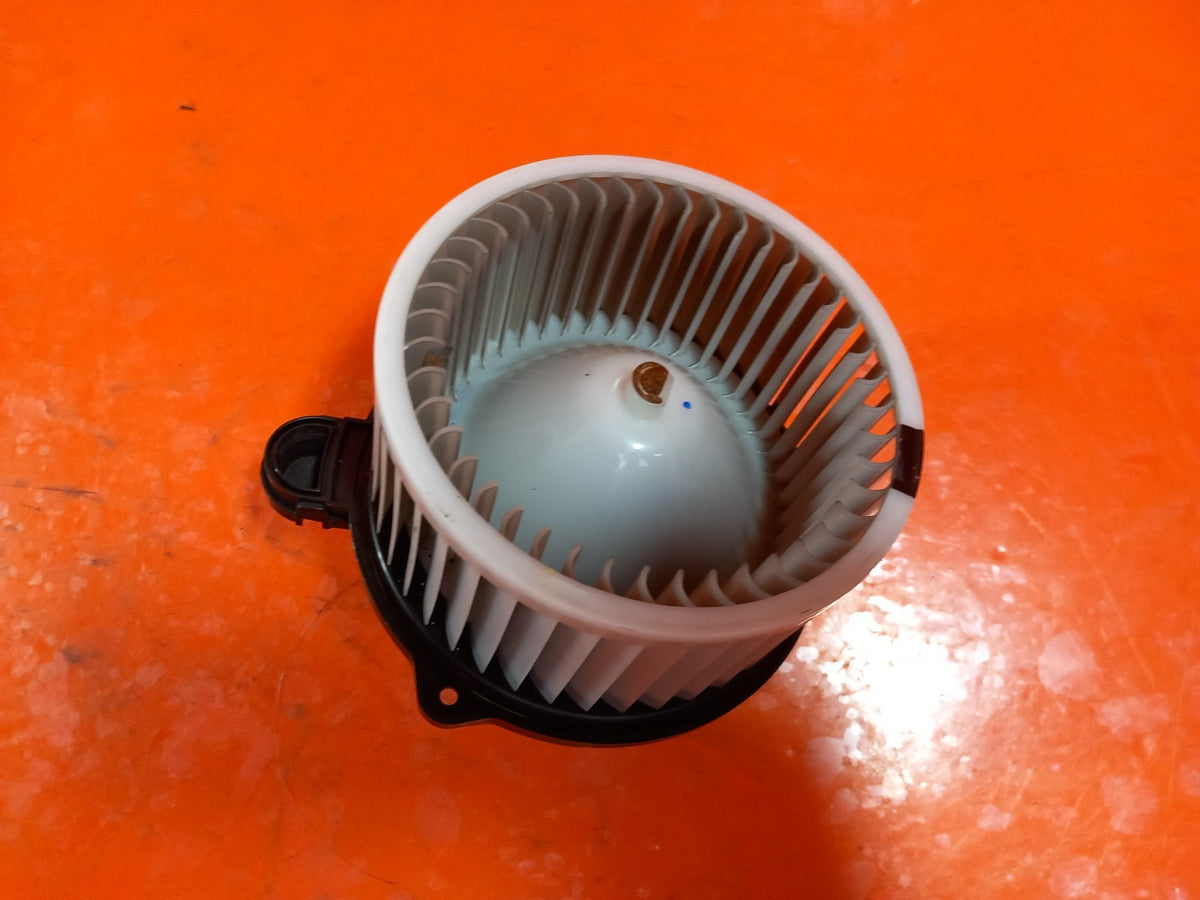 ebay-src:https://i.ebayimg.com/00/s/mtiwmfgxnjaw/z/c-0aaeswzlvq4hfj/$_57.jpg