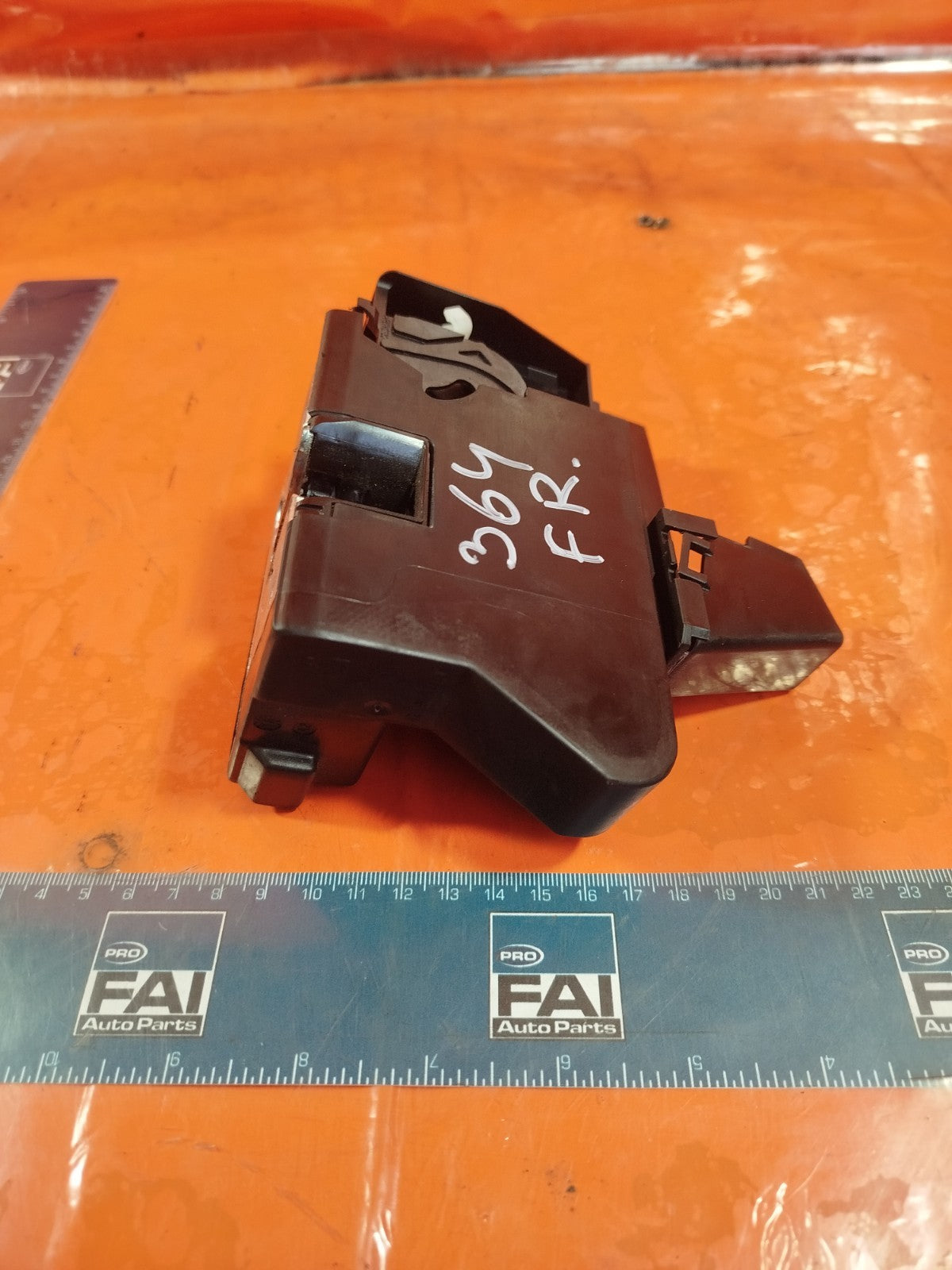 ✅2024 DACIA DUSTER JOURNEY DOOR LOCK FRONT RIGHT 805029426R + WARRANTY A364 - Image 7