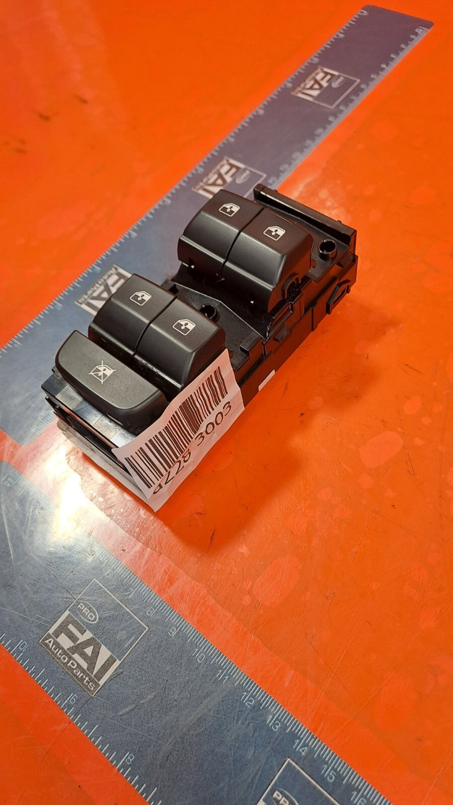 KIA XCEED 1.5 PETROL 2021 FRONT RIGHT WINDOW CONTROL SWITCH 93570J7500 Warranty - Image 2