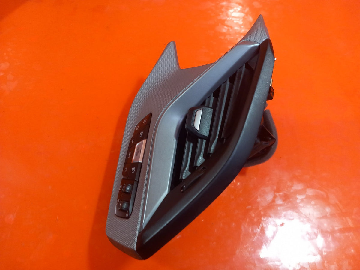 BMW F40 116D 1.5 Diesel 2021 Interior Trims and Air Vents 165A049D903 A365 - Image 5
