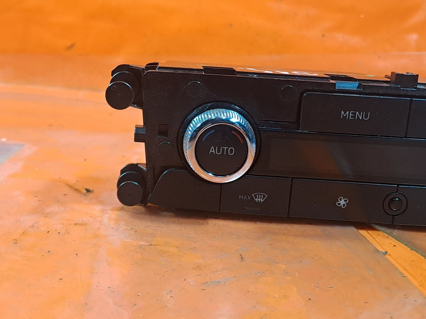 ebay-src:https://i.ebayimg.com/00/s/mtiwmfgxnjaw/z/hpyaaeswlj9plsdr/$_57.jpg