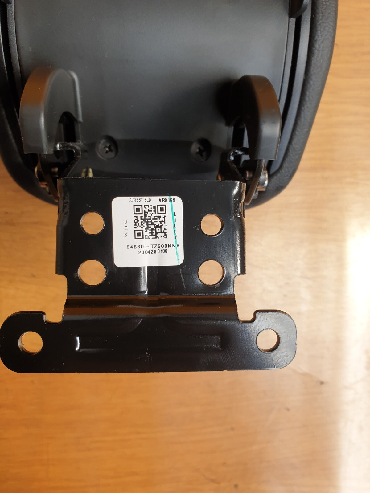 HYUNDAI I20 Ultimate 1.0 Petrol 2023 ARMREST CENTRE CONSOLE 84660T7600NNB - Image 6