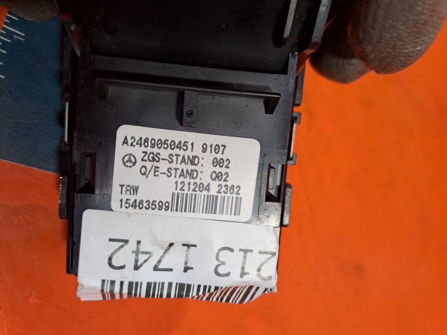 ✅MERCEDES W176 A180 1.6 PETROL 2012 HANDBRAKE RELEASE SWITCH A2469050451 A213 - Image 9