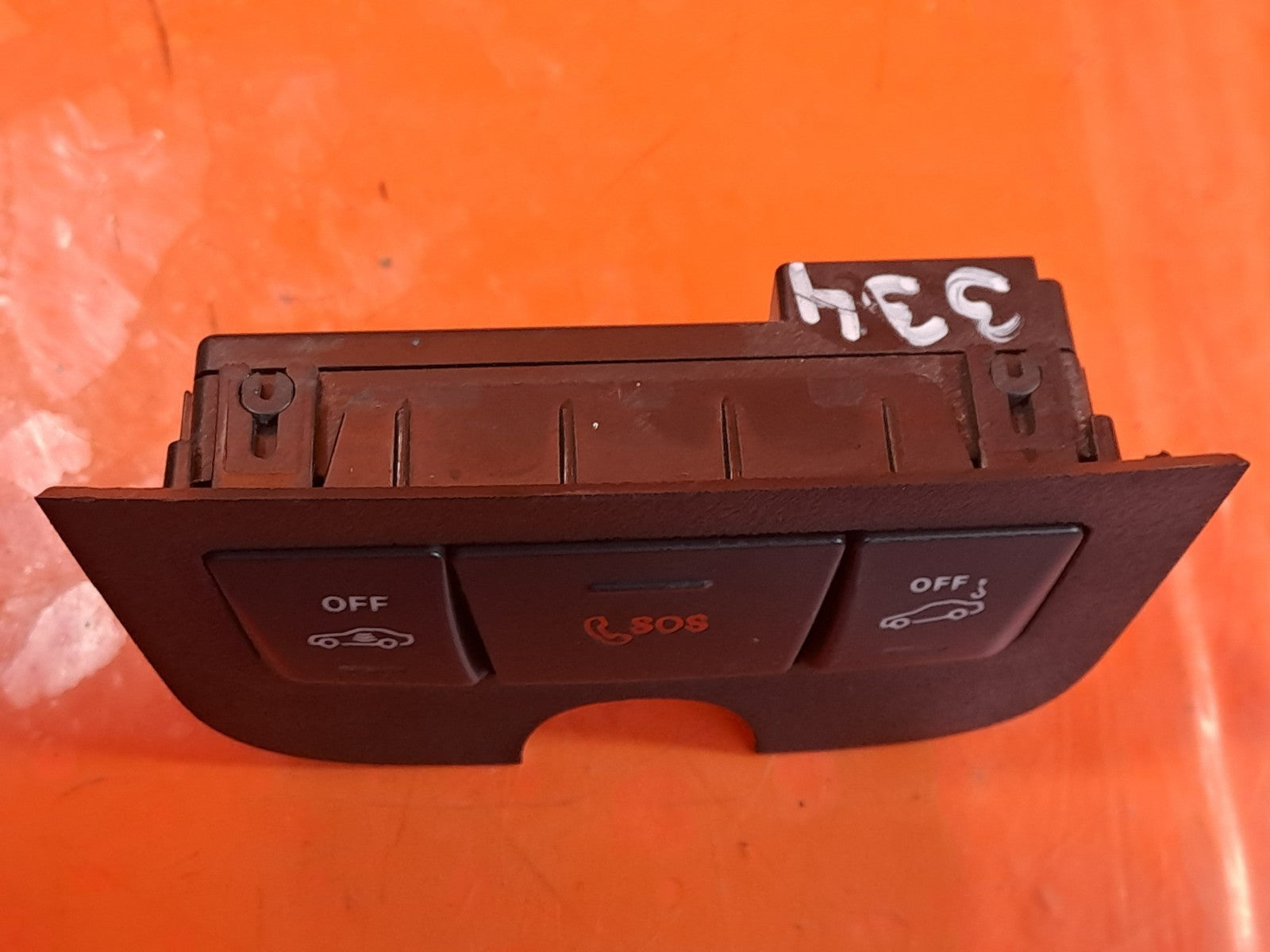 ✅MERCEDES GLA 200D X156 2.1 DIESEL 2016 EMERGENCY SOS ASSISTANCE SWITCH A334 - Image 5
