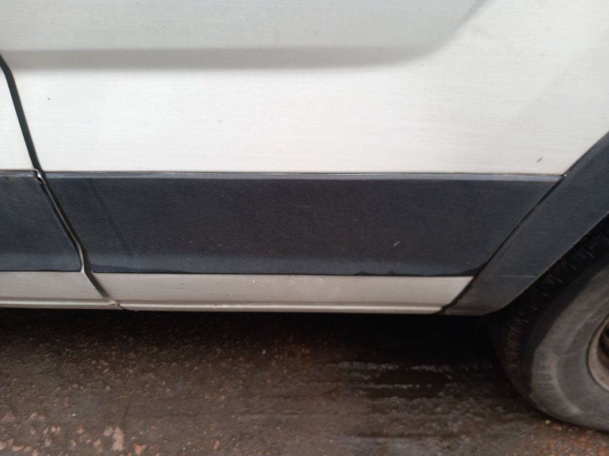 2023 Maxus Deliver 9 Rear Left Quarter Trim Moulding Warranty A425 - Image 1
