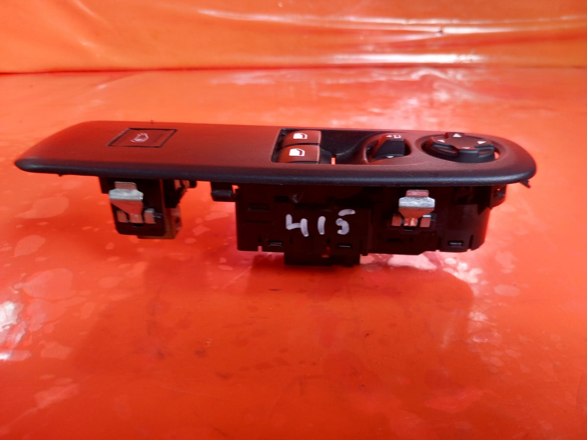 Citroen Berlingo 650 1.5 Diesel 2021 Front Right Window Switch 98329368ZD A415 - Image 4