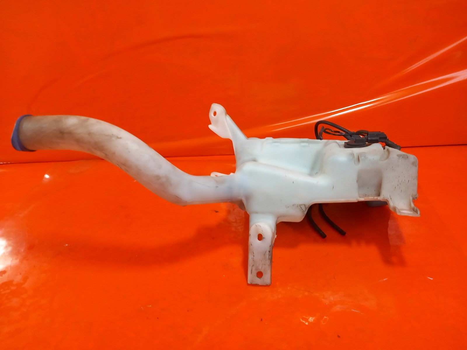 Ford Galaxy Zetec 2.0 Diesel 2019 Windscreen Washer Bottle Tank EM2B17B613AB - Image 4