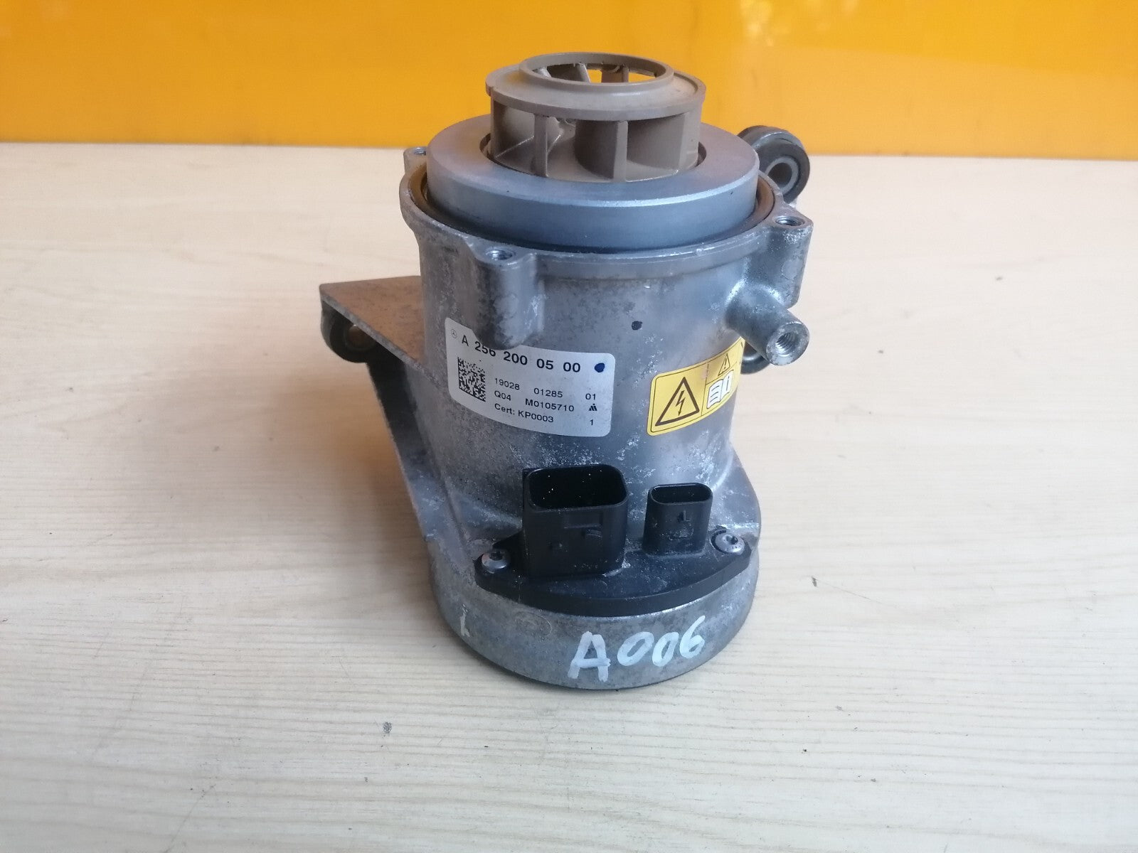 MERCEDES CLS 3.0 PETROL HYBRID 2019 COOLING WATER PUMP A2562000500 A006 - Image 1