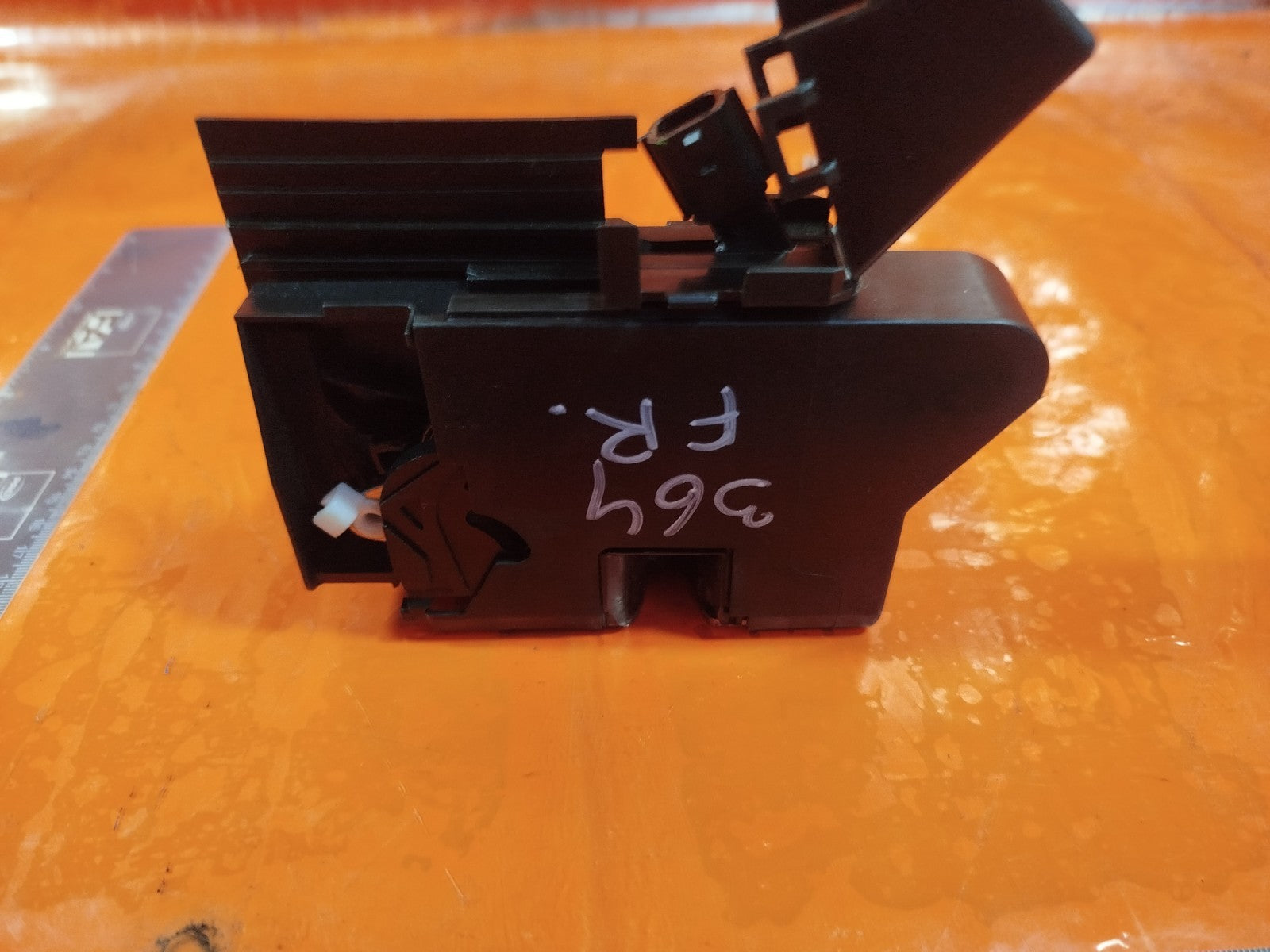 ✅2024 DACIA DUSTER JOURNEY DOOR LOCK FRONT RIGHT 805029426R + WARRANTY A364 - Image 2