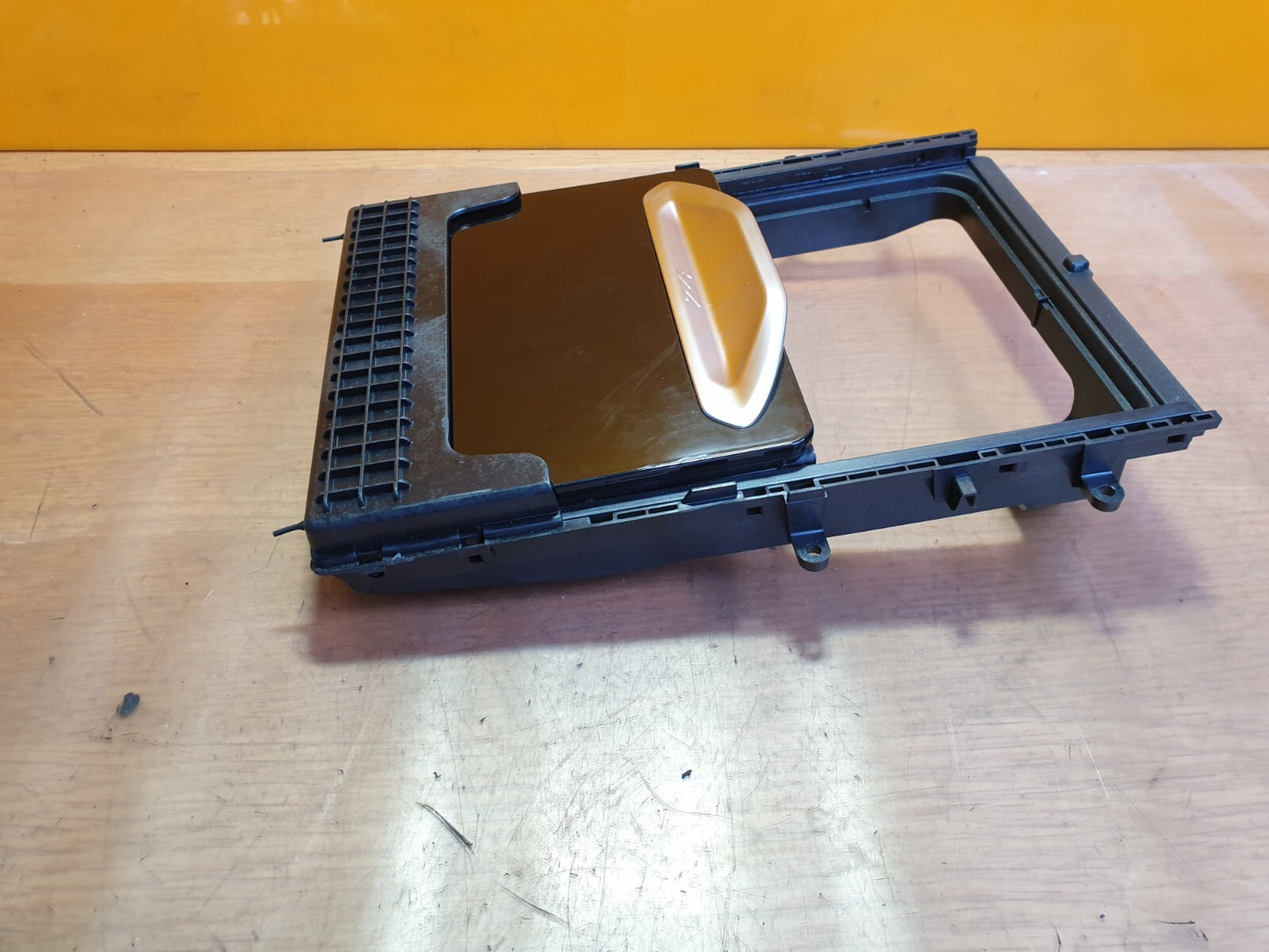 ✅2023 BMW Z4 G29 SDRIVE20i CENTER CONSOLE FRONT STORAGE BIN 6809003 + WARRANTY - Image 7