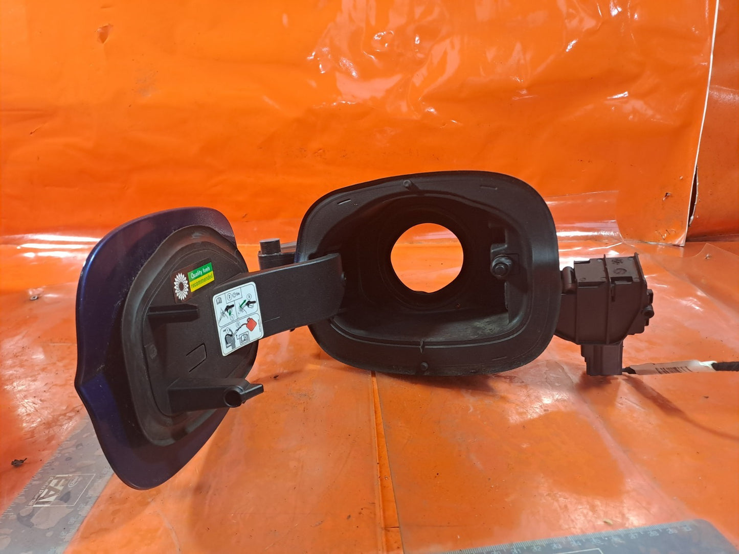 ✅FORD MONDEO MK5 2.0 DIESEL 2016 FUEL FILLER FLAP COVER BLUE DG93220A20AB A254 - Image 2