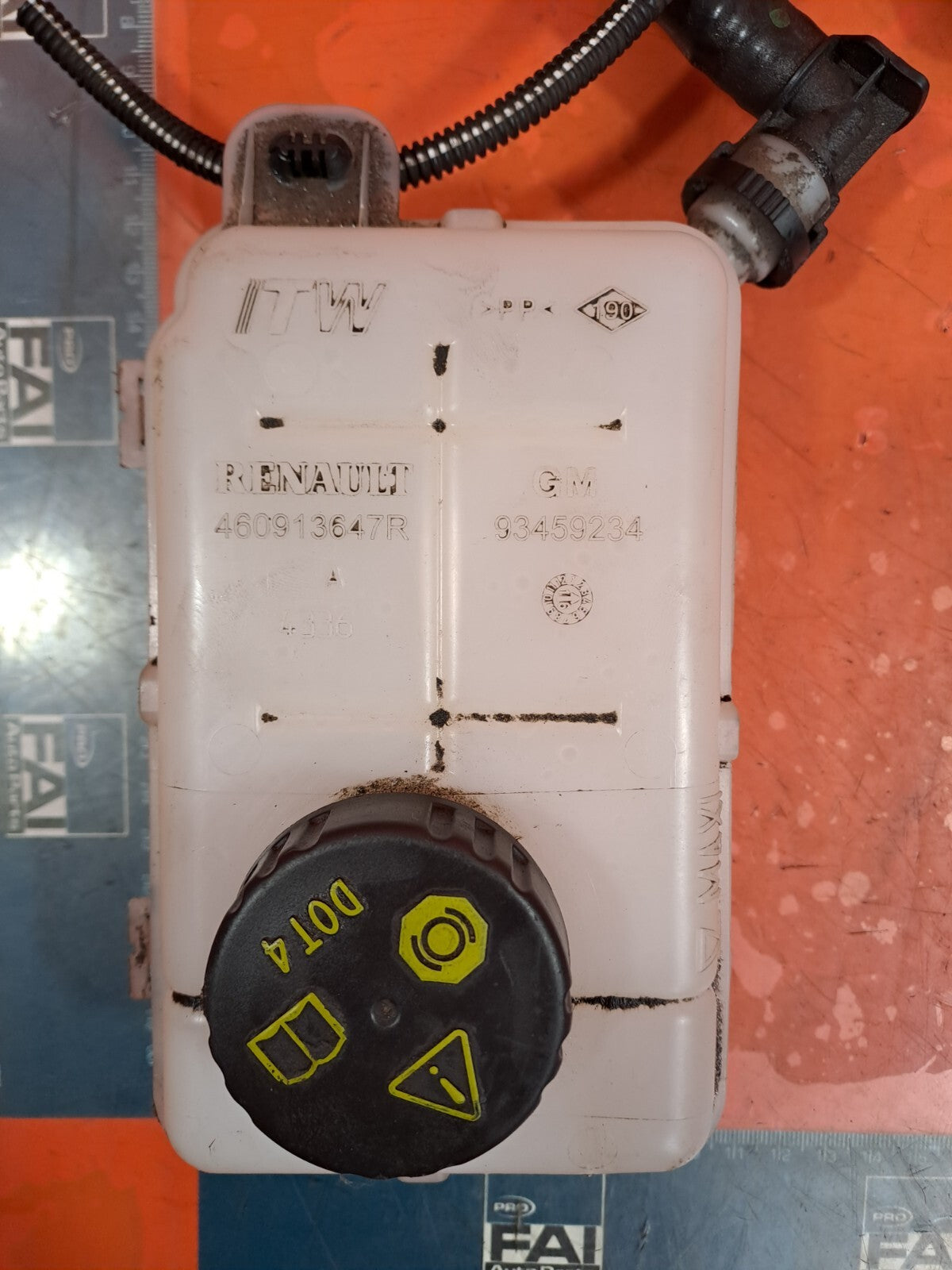 ✅Renault Trafic III Sl27 2016 1.6 Diesel BRAKE FLUID RESERVOIR 460913647R A256 - Image 5