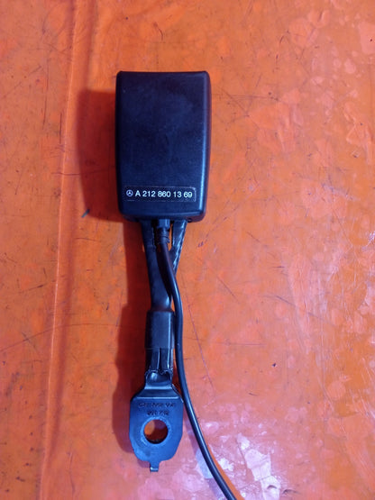 ✅Mercedes E220 W212 2.1 Diesel 2009 Front Left or Right Seat Belt Buckle A314 - Image 4